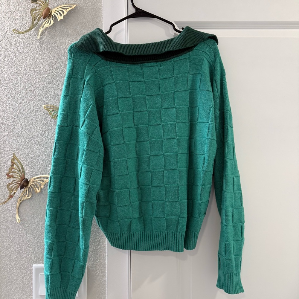 Cider Green V-Neck Sweater - Picture 3 of 3